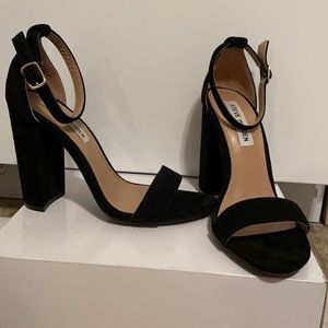 Basically BRAND NEW Steve Madden CARRSON Heel - 7